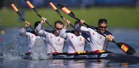 Piragüistas españoles. centro ecoturismo barbatona